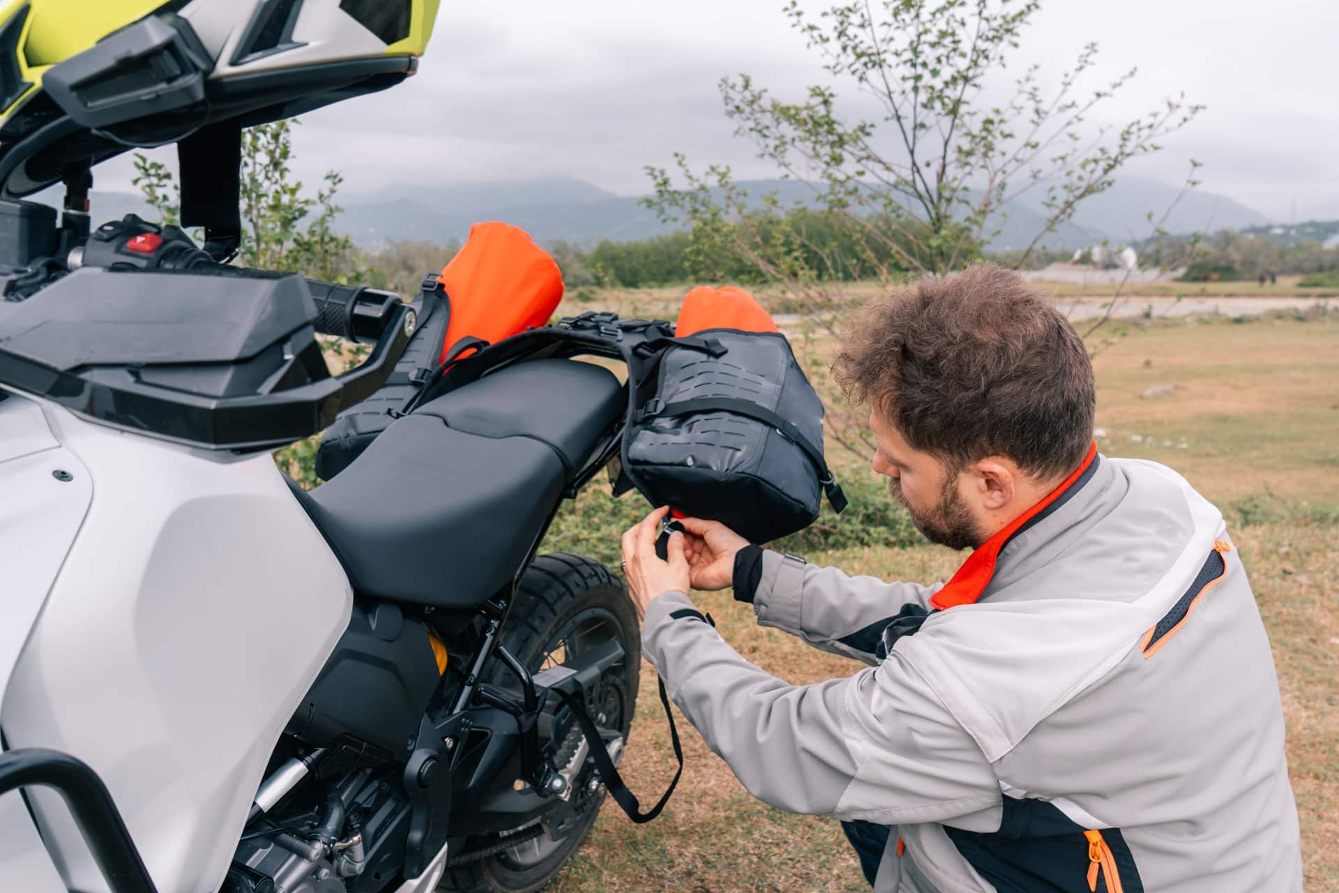 Motorradpacken mit Befestigung Tankrucksack |