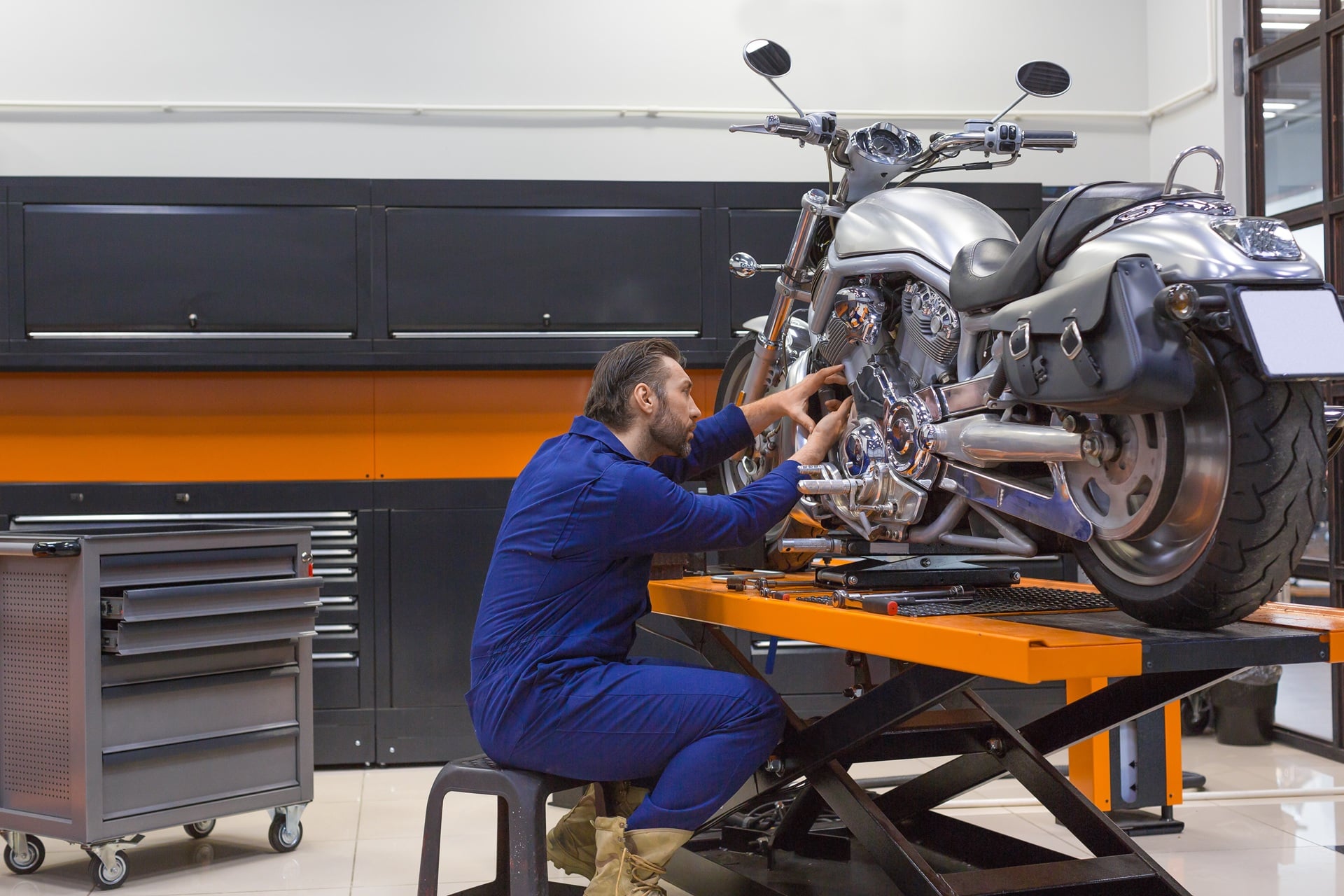 Werkstattmontage mit Befestigung Tankrucksack |