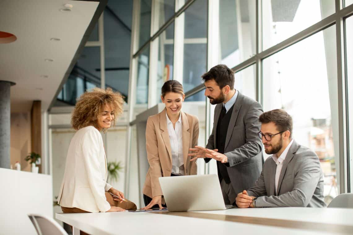 Business Team bei Besprechung | Compliance Training E-Learning
