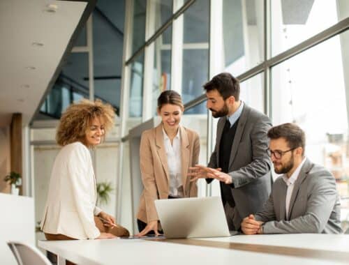 Business Team bei Besprechung | Compliance Training E-Learning